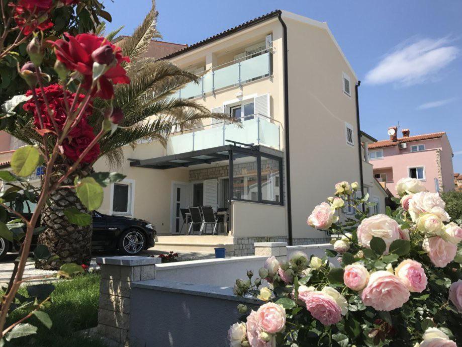 Summer House Pula Exterior photo
