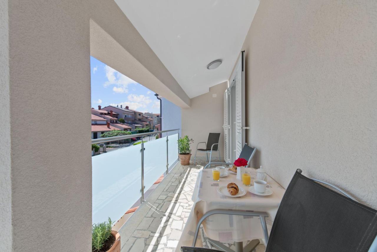 Summer House Pula Exterior photo